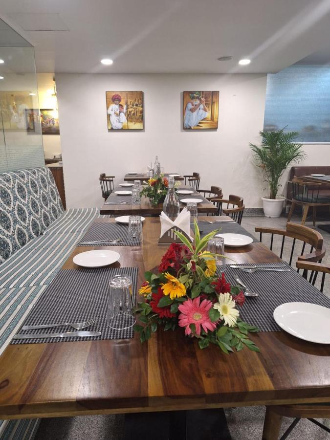 Rr Galaxy Hotel Gurgaon Ngoại thất bức ảnh