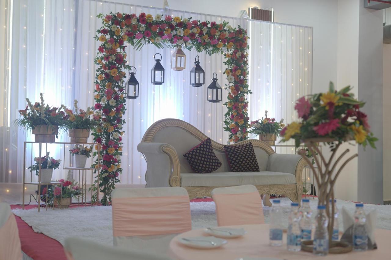 Rr Galaxy Hotel Gurgaon Ngoại thất bức ảnh
