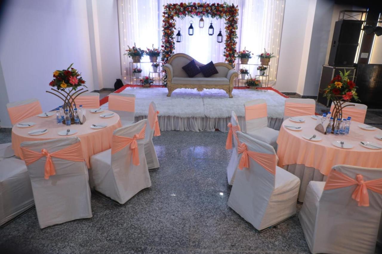 Rr Galaxy Hotel Gurgaon Ngoại thất bức ảnh