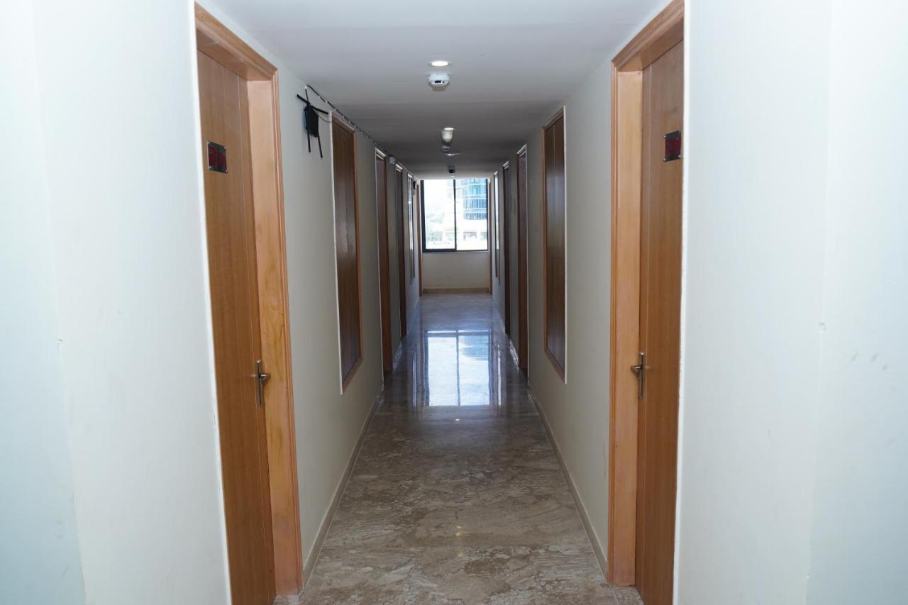 Rr Galaxy Hotel Gurgaon Ngoại thất bức ảnh