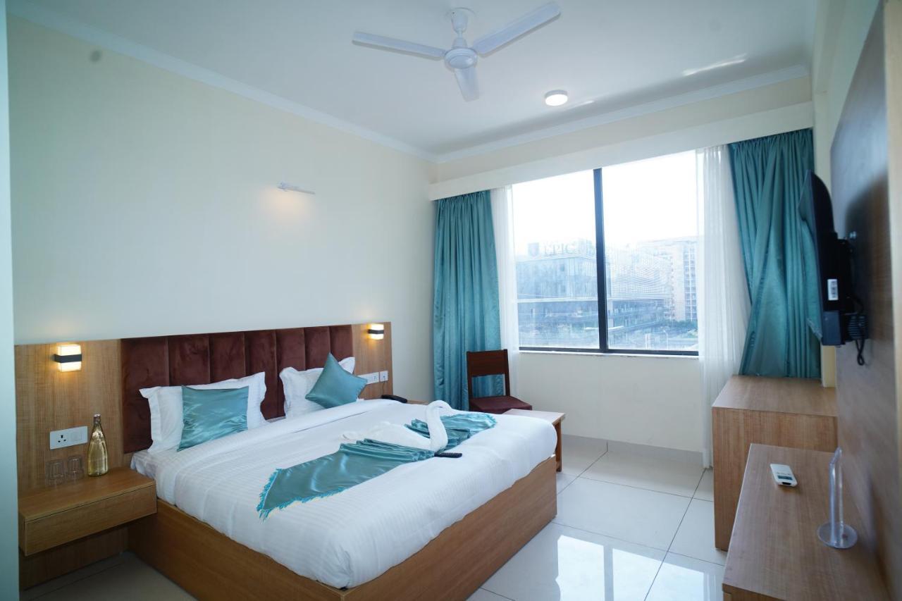 Rr Galaxy Hotel Gurgaon Ngoại thất bức ảnh