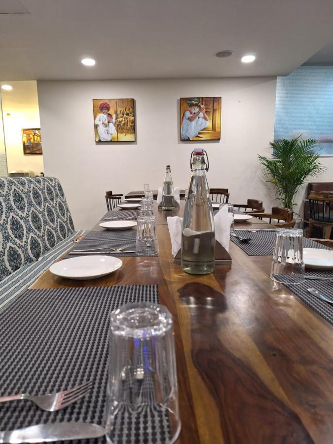 Rr Galaxy Hotel Gurgaon Ngoại thất bức ảnh