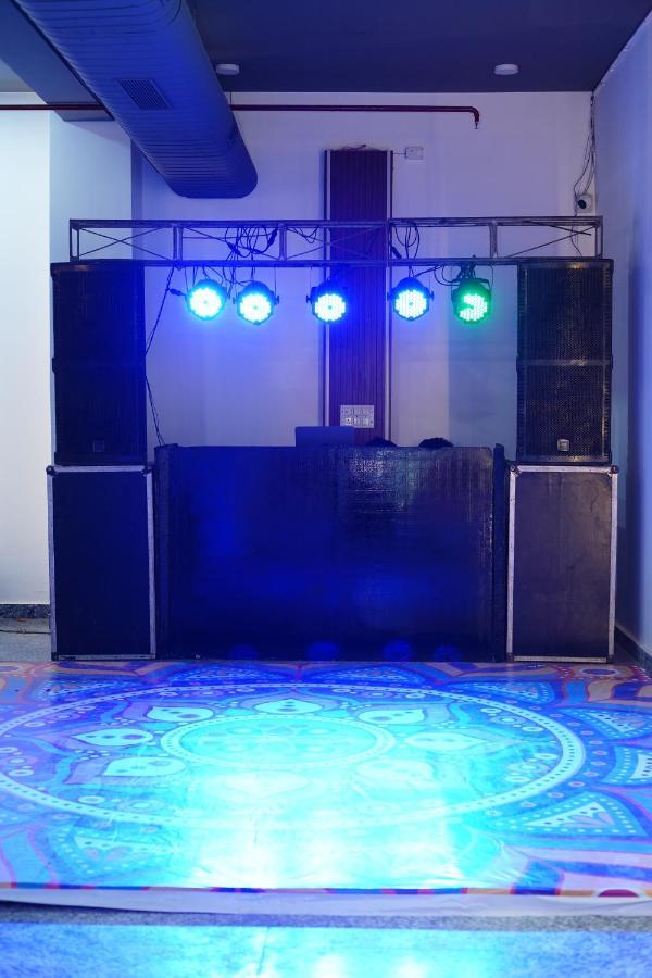 Rr Galaxy Hotel Gurgaon Ngoại thất bức ảnh