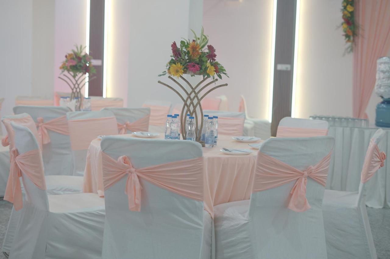 Rr Galaxy Hotel Gurgaon Ngoại thất bức ảnh