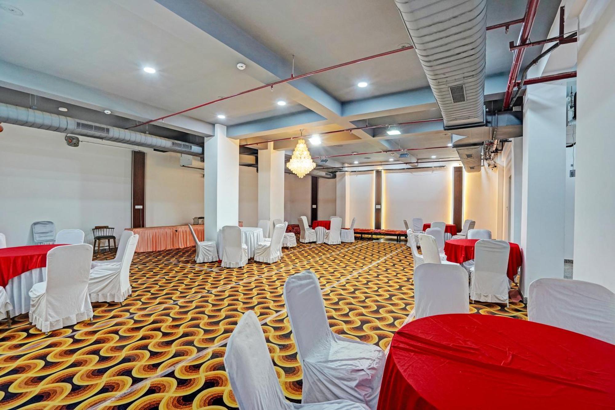 Rr Galaxy Hotel Gurgaon Ngoại thất bức ảnh