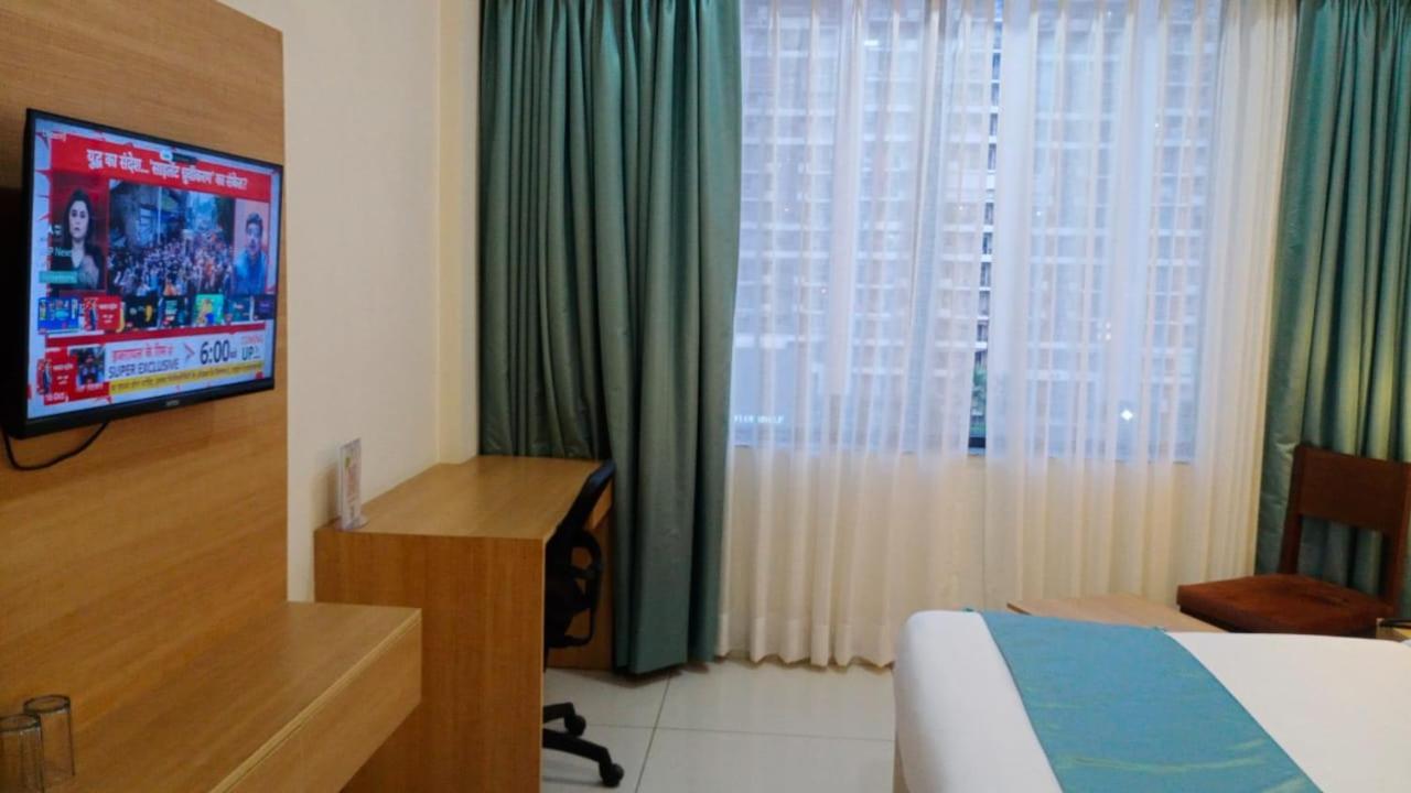 Rr Galaxy Hotel Gurgaon Ngoại thất bức ảnh