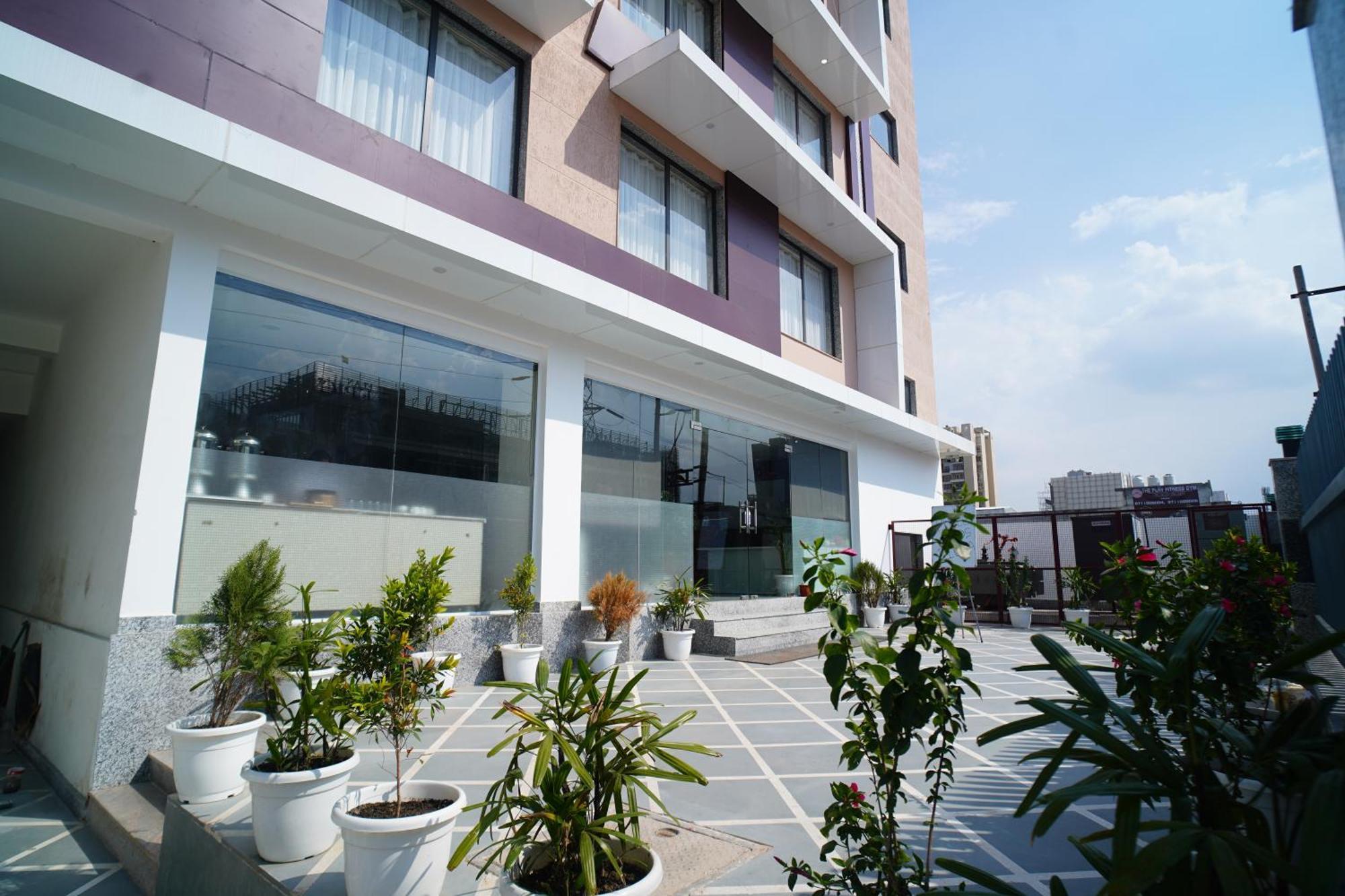 Rr Galaxy Hotel Gurgaon Ngoại thất bức ảnh