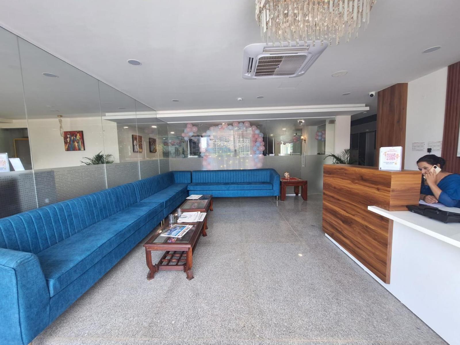 Rr Galaxy Hotel Gurgaon Ngoại thất bức ảnh