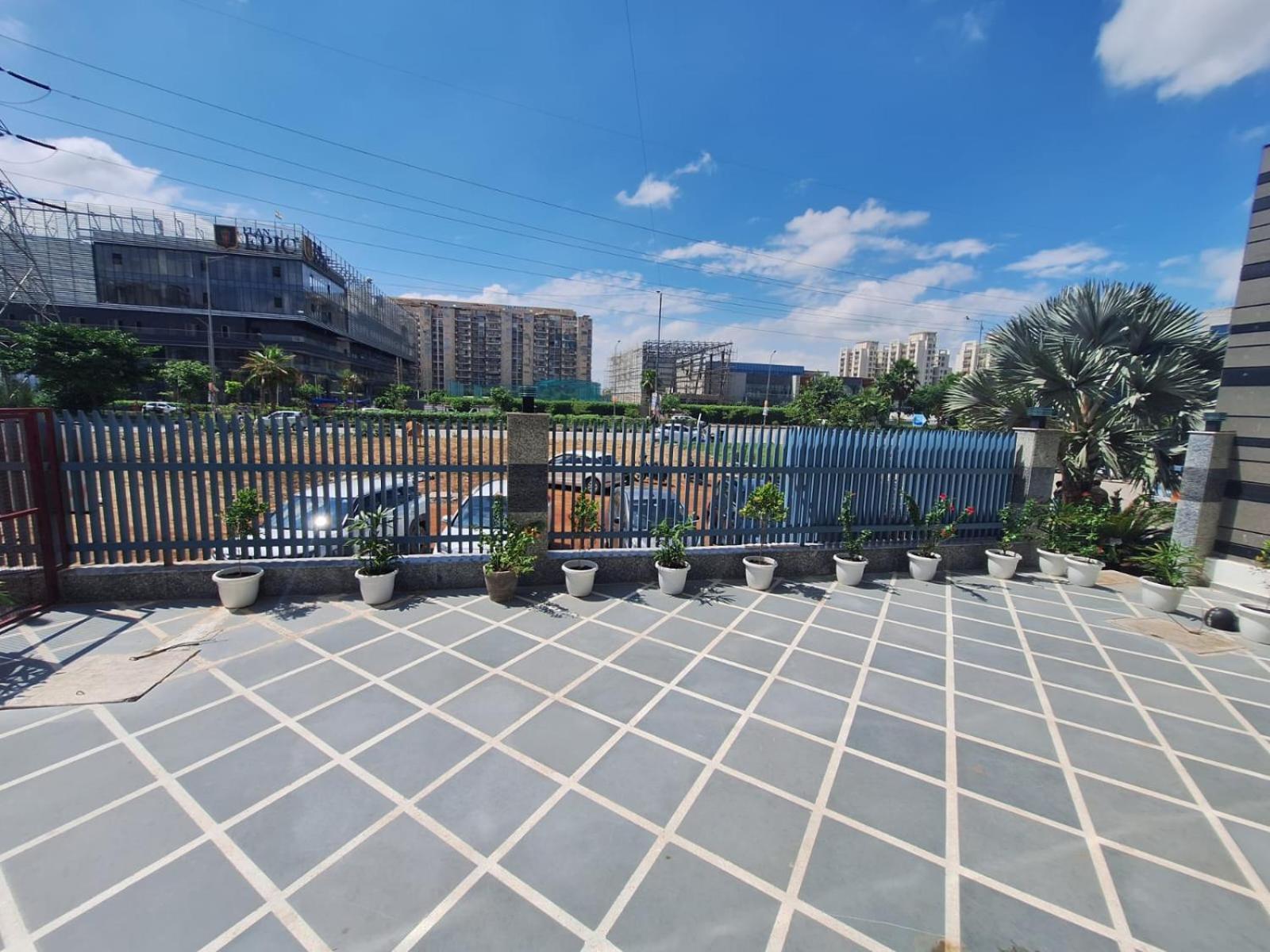 Rr Galaxy Hotel Gurgaon Ngoại thất bức ảnh